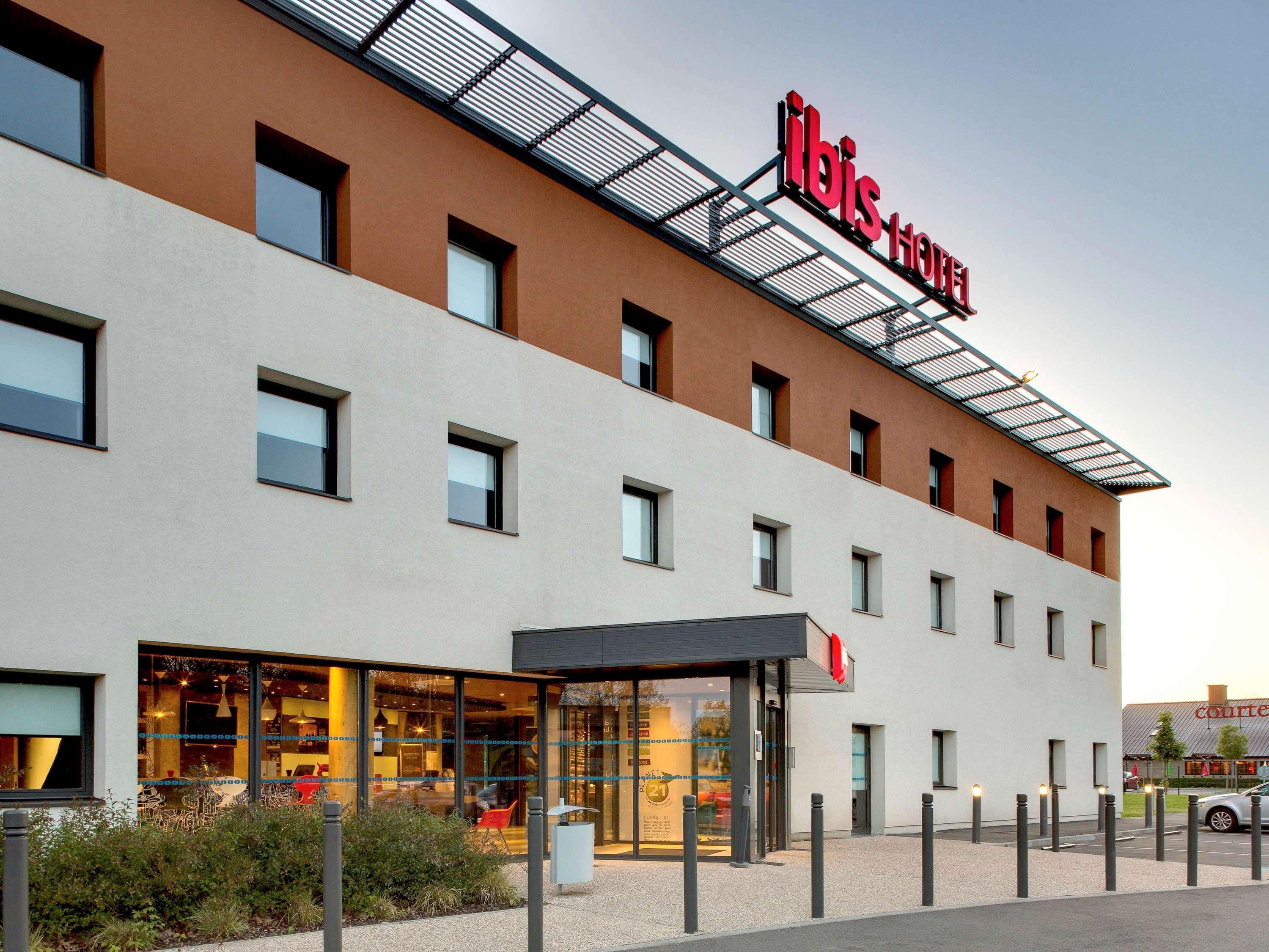ホテル Ibis Montceau Les Mines エクステリア 写真