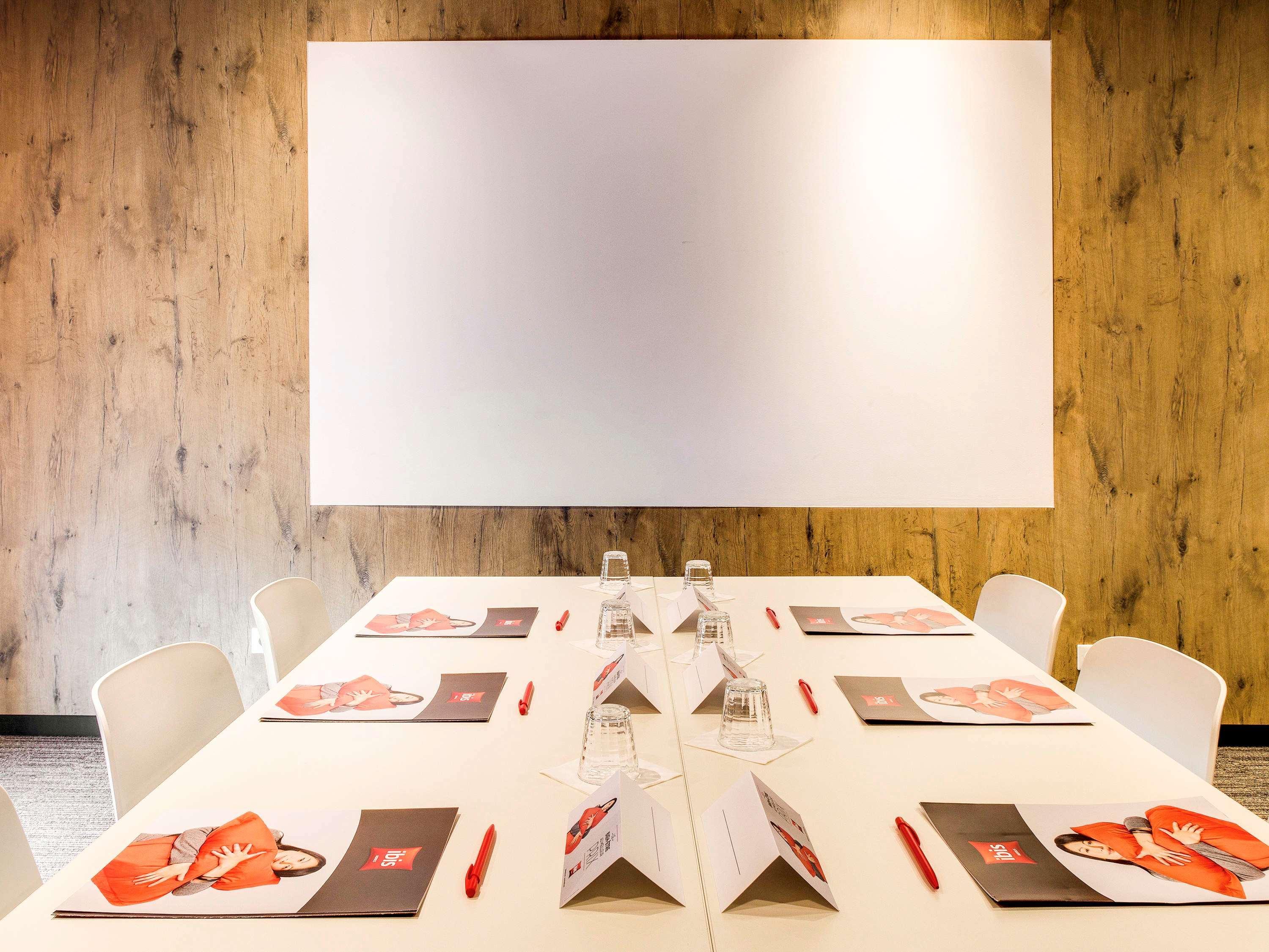 ホテル Ibis Montceau Les Mines エクステリア 写真