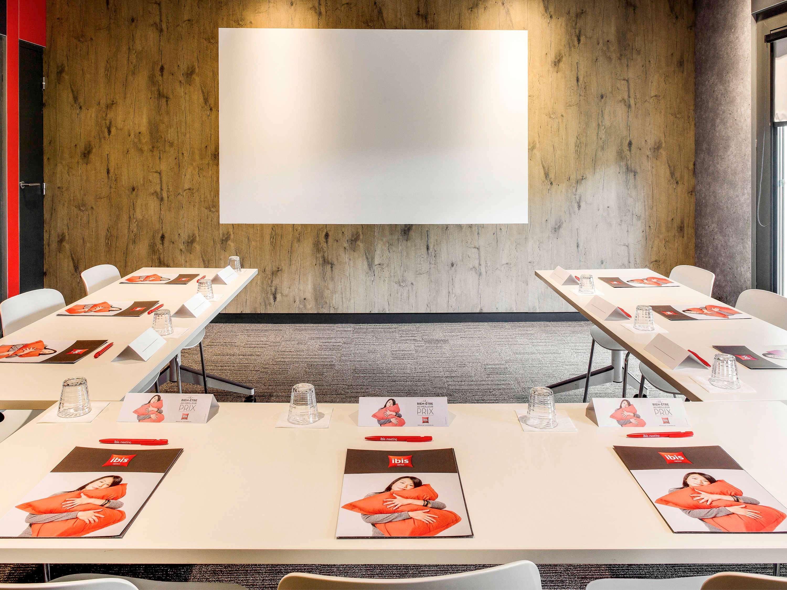 ホテル Ibis Montceau Les Mines エクステリア 写真