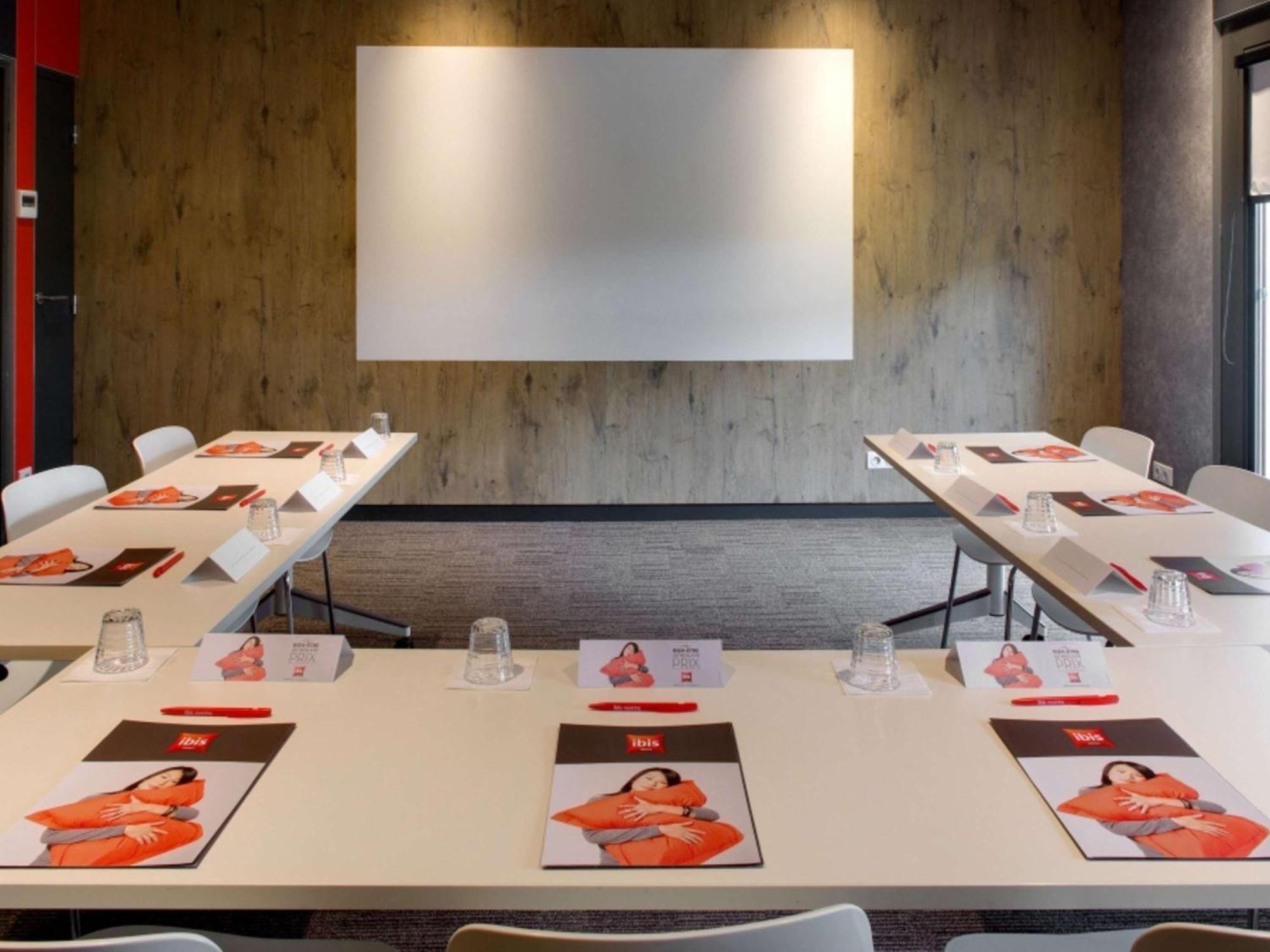 ホテル Ibis Montceau Les Mines エクステリア 写真