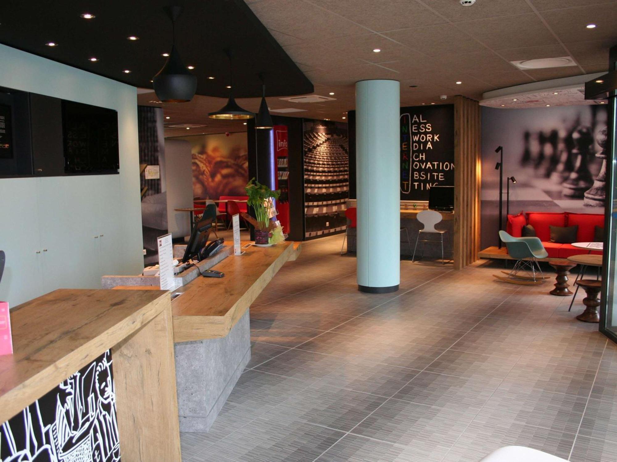 ホテル Ibis Montceau Les Mines エクステリア 写真