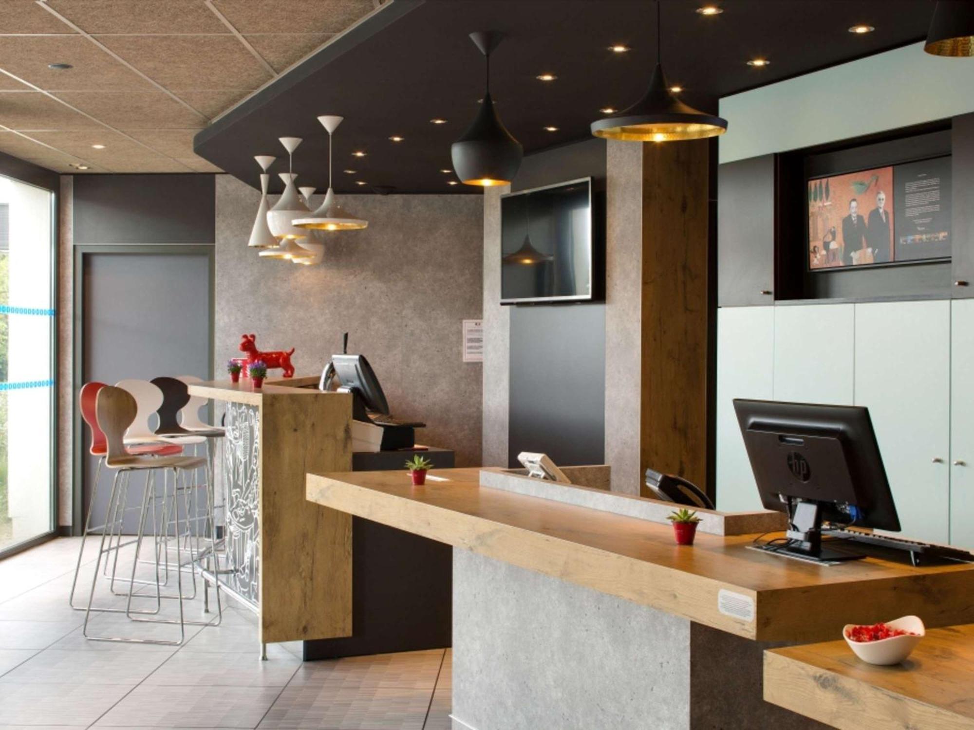 ホテル Ibis Montceau Les Mines エクステリア 写真