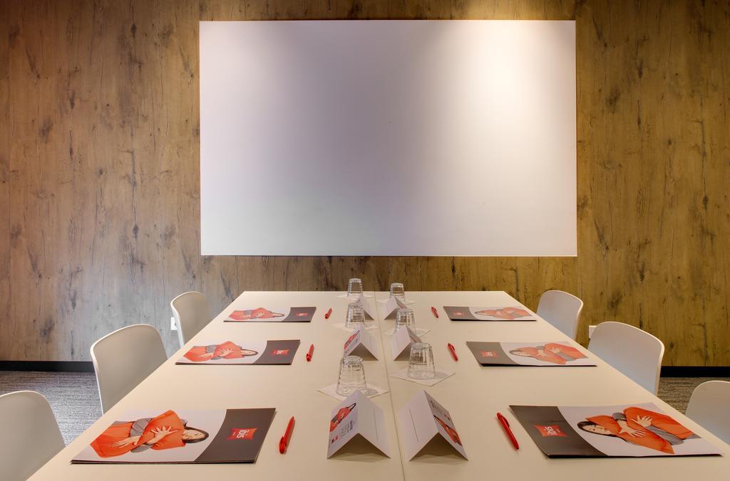 ホテル Ibis Montceau Les Mines エクステリア 写真