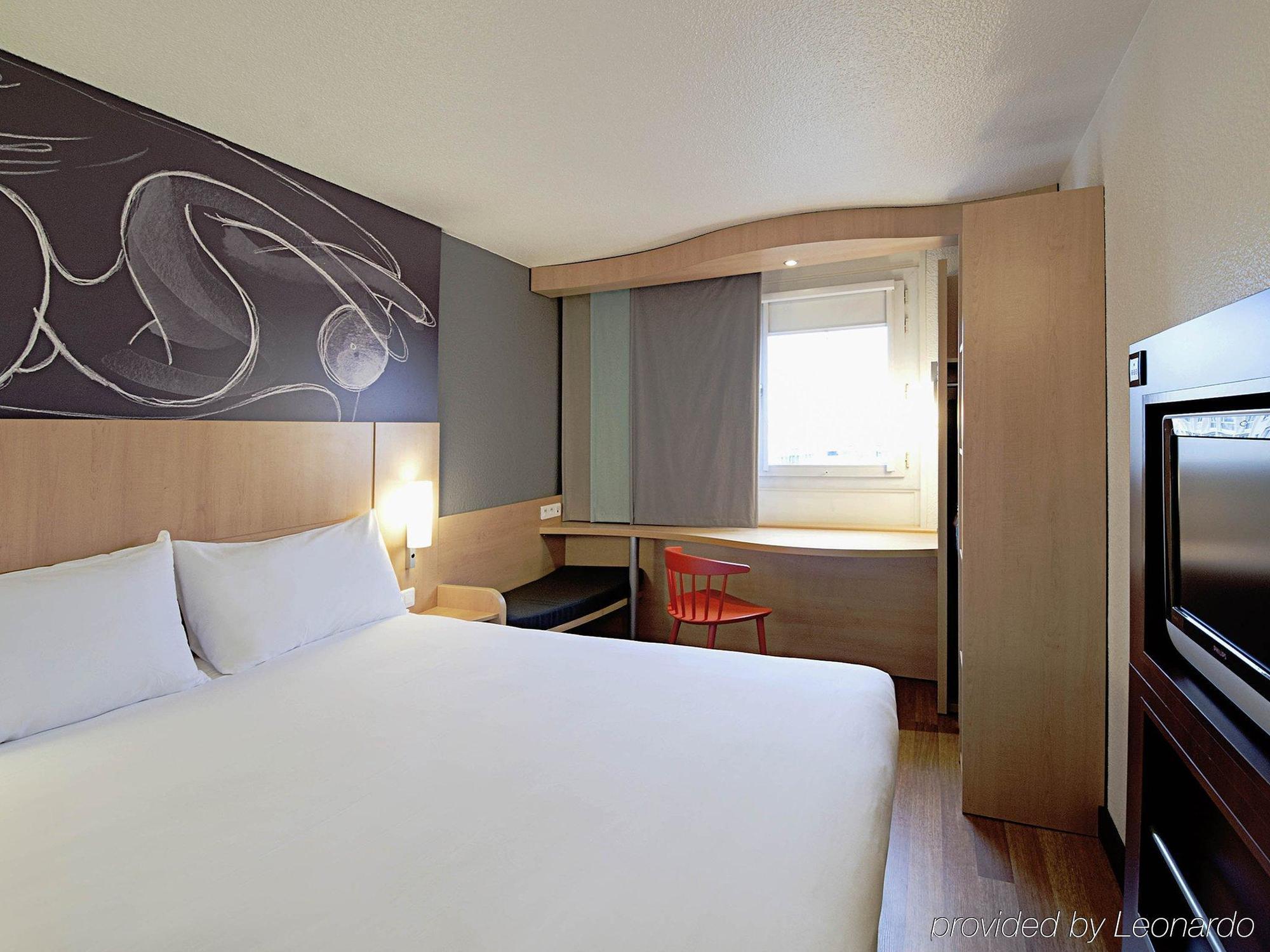 ホテル Ibis Montceau Les Mines エクステリア 写真