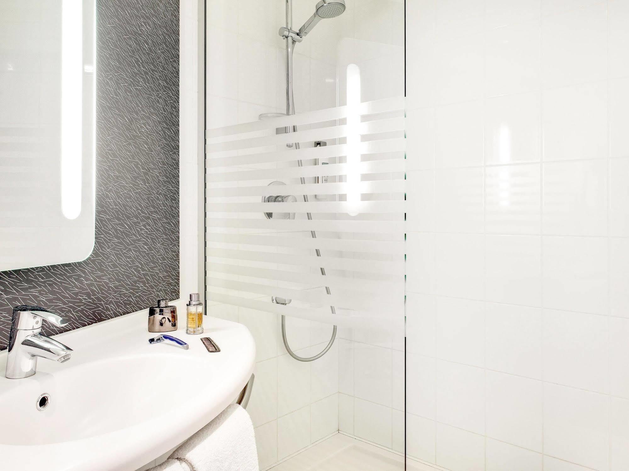 ホテル Ibis Montceau Les Mines エクステリア 写真